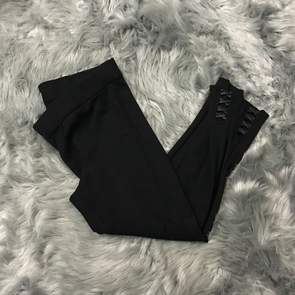 BLACK LEGGINGS / TIGHTS WITH AWESOME ENDS